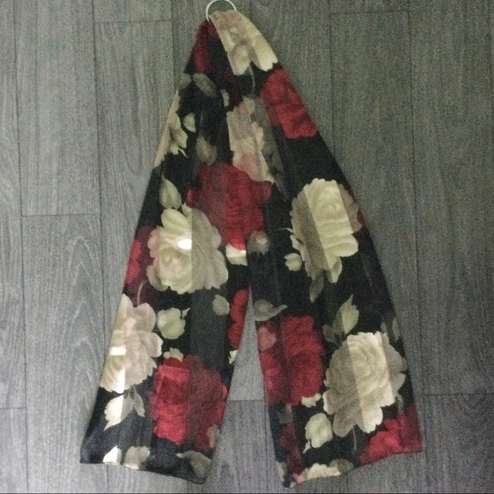 Ladies Rose Print Scarf Red White Black